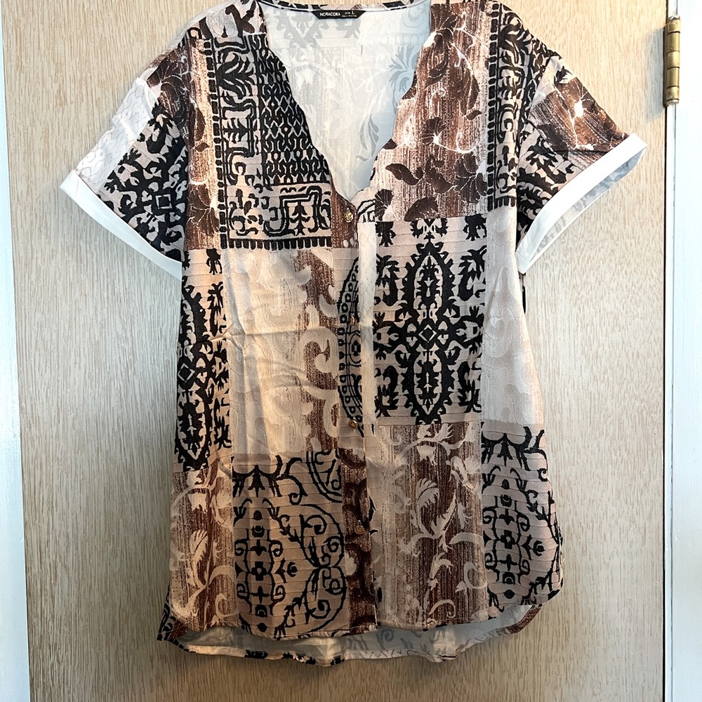 Women’s button front print top.